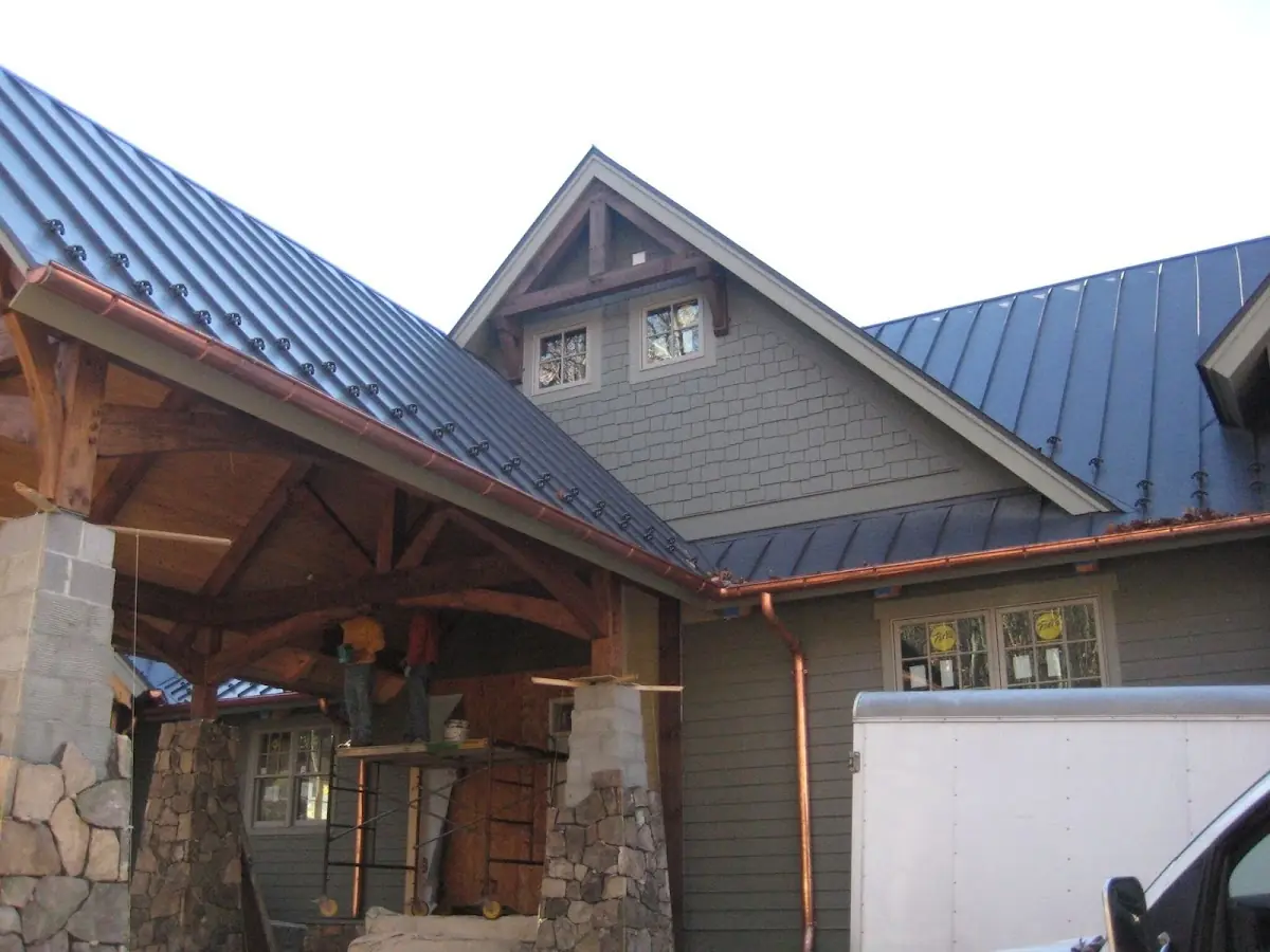 Craftsman Roofing team delivering quality roofing work in Casagmo